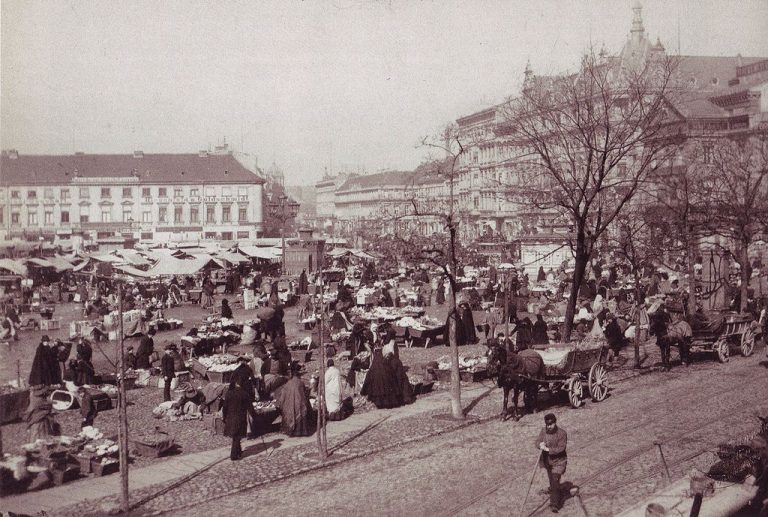 Na širokém prostranství velkého náměstí se kdysi pořádaly trhy.