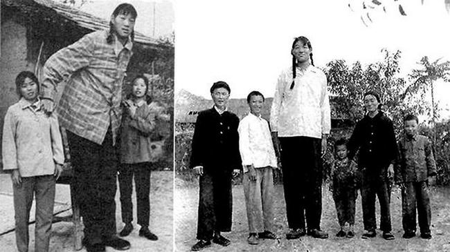 Téměř o metr přerostla Ceng Ťin-lien oba své rodiče, jako Eiffelovka vyčnívala i mezi svými vrstevníky.