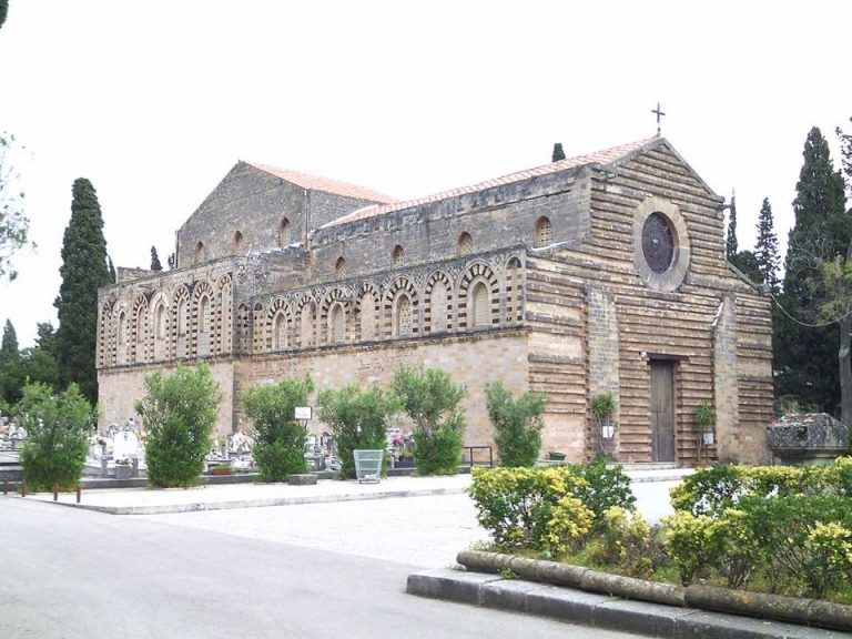 Vše začíná u kostela sv. Ducha v Palermu.