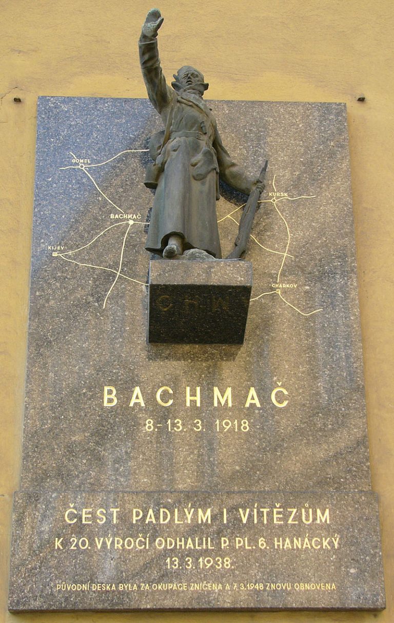 Pamětník deska bitvy byla k poctě hanáckého pluku, který se účastnil bojů, odhalena v Olomouci.