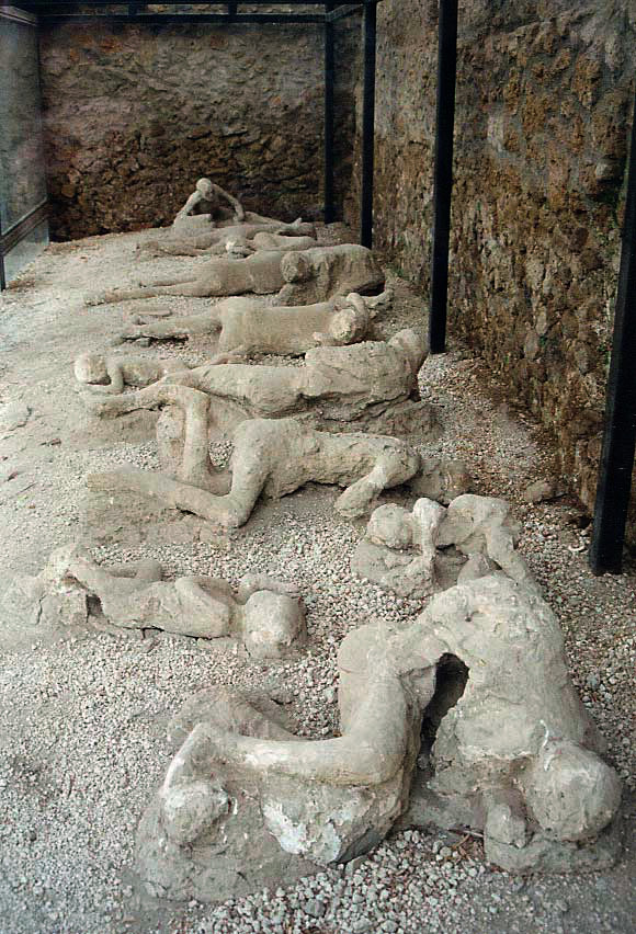 Pompejské odlitky mrtvých lákají davy turistů.