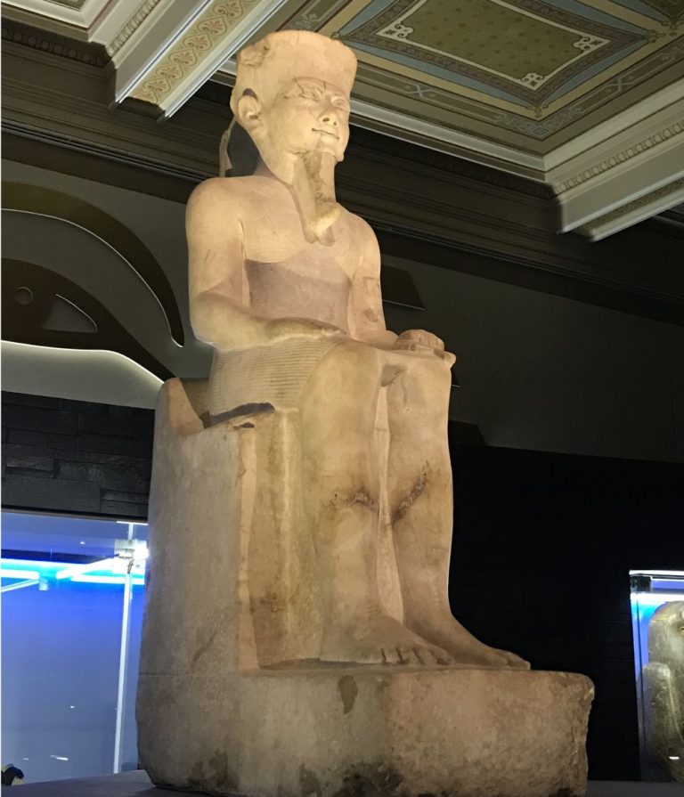 Hannoverský Amon je socha zapůjčená ze sbírky Fritze Behrense. Znázorňuje boha Théb a nese výrazné rysy faraona Tutanchamona.