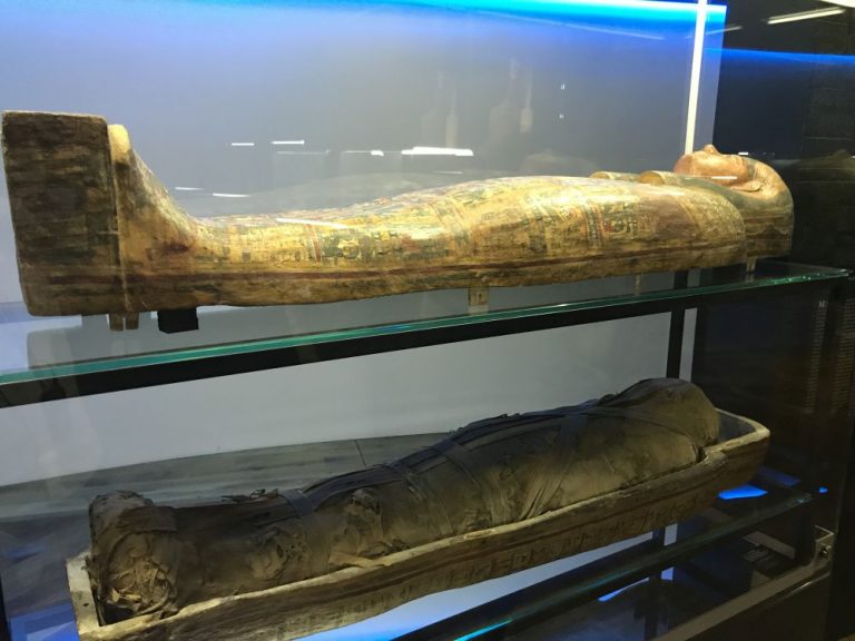 Rakev s mumií Taikašet je datována do 8. až 7. století př. n. l.