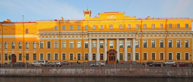 Jusupovovým patřilo v Petrohradě hned několik sídel. Tento palác je jedním z nich.