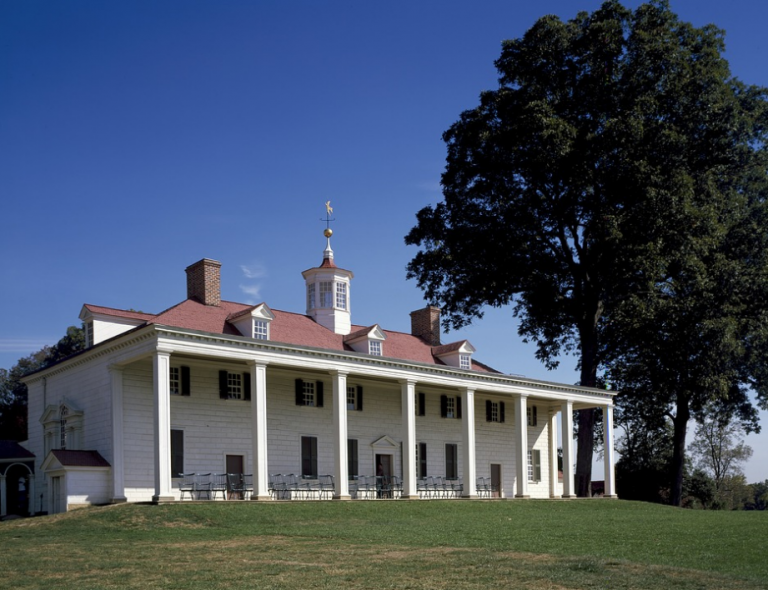 První americký prezidentský pár je dodnes pohřben na svém virginijském panství Mount Vernon.