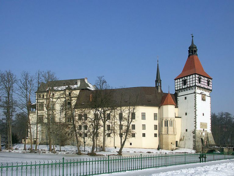 Dnešní podoba zámku v Blatné. Svého času byl jeho majitelem Jaroslav Lev z Rožmitálu.