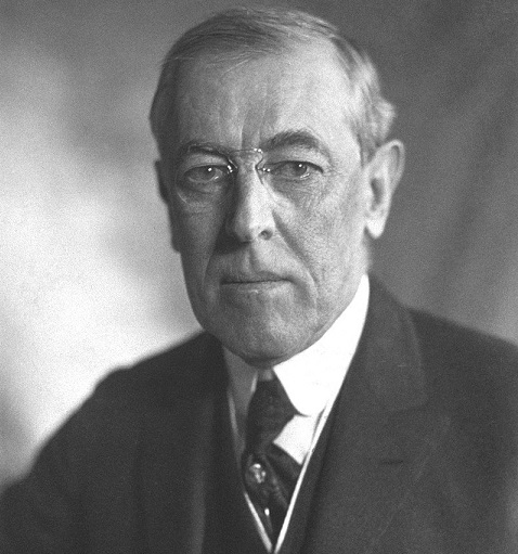 Ochota Rakouska.-Uherska přijmout mírové podmínky navržené hlavou USA Woodrowem Wilsonem způsobí v Čechách dorbné nedorozumění.