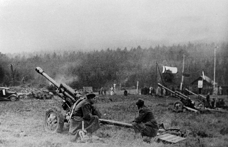 Československá dělostřelecká jednotka v bojích o Duklu.