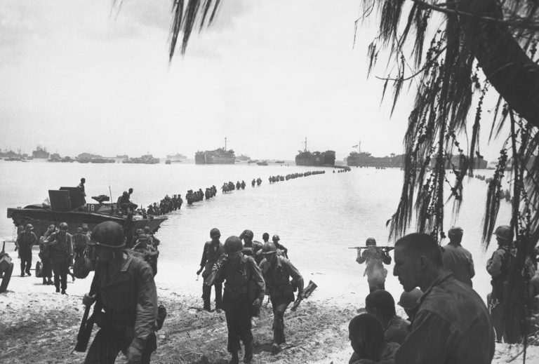 Američané vyšlou na ostrov přes 70 000 vojáků.