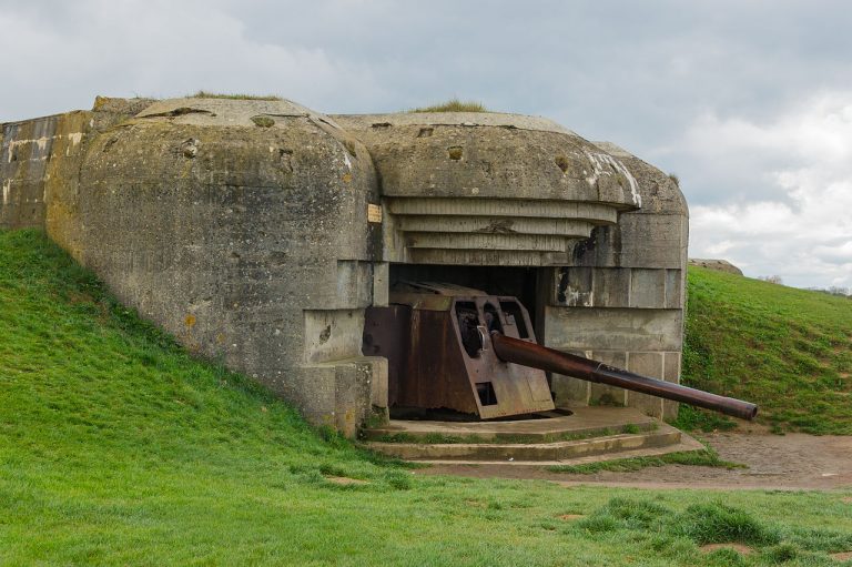 Poničený bunkr v Normandii můžete navštívit i dnes.