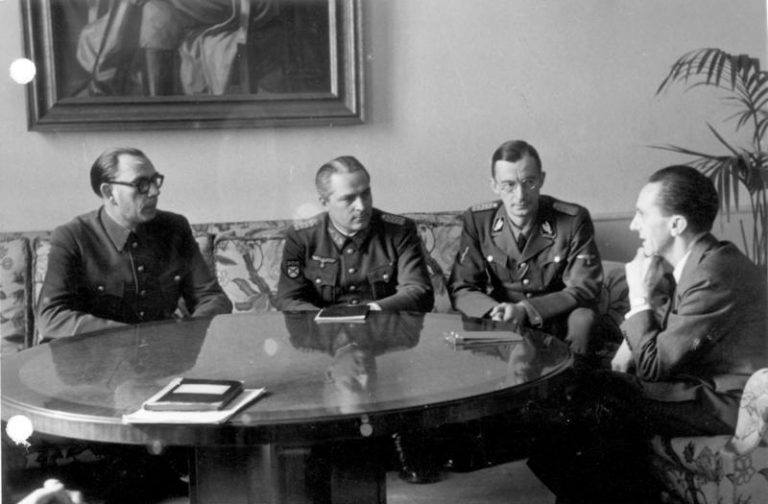 Ještě v únoru roku 1945 se Vlasov sešel s generálem Žilenkovem a s říšským ministrem propagandy Josephem Goebbelsem.