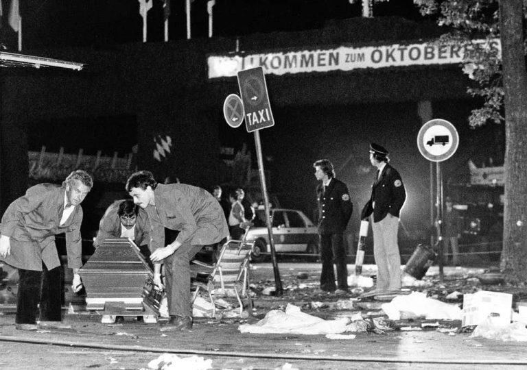 I nevinně vypadající festival zažije teror. V roce 1980 bombou zaútočí pravicový extrémista Gundolf Köhler.