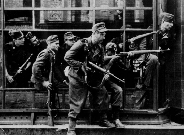 36. divize Waffen SS – brigáda Dirlewanger ve Varšavě v roce 1944.