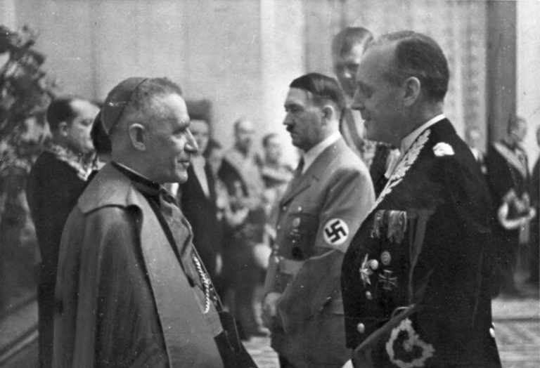 Papežský nuncius Cesare Orsenigo si po jednání s Hitlerem a Ribbentropem myslí, že k válce nedojde.