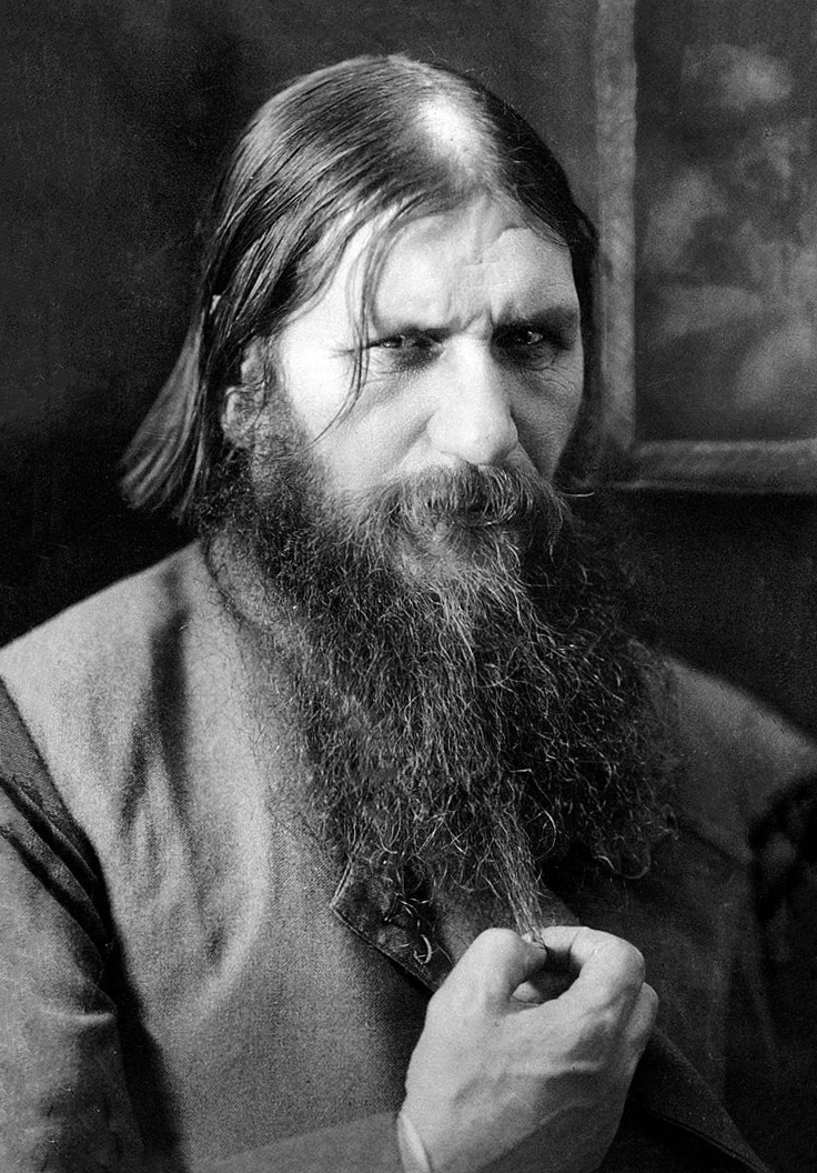 Jméno Rasputin znamená prostopášník nebo nemrava. Grigorij Rasputin si pořádně užívá života.