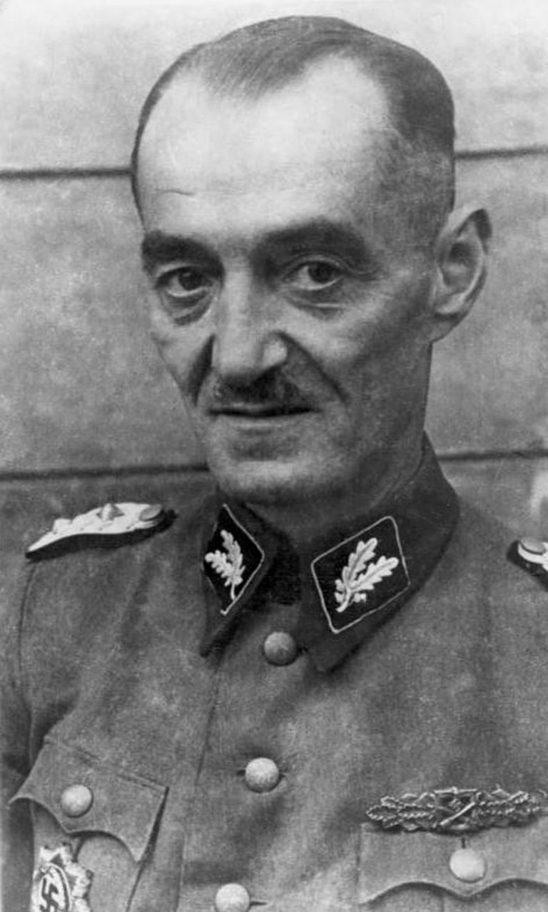 Oskar Dirlewanger se spolu se svými podřízenými na východní frontě doslova vyřádil. 