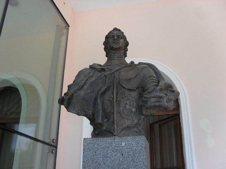 Při svých cestách se Petr I. Veliký zastavil i v českých lázních Teplice. Připomíná ho tam busta.