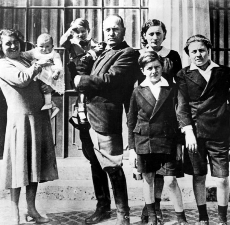 Benito Mussolini si potrpěl na večeře ve společnosti své manželky a dětí.