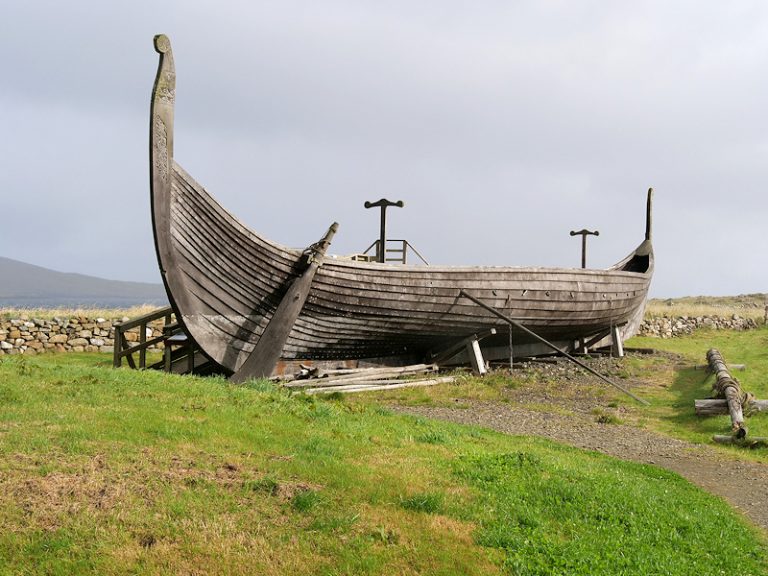 Replika vikingského plavidla. Na podobné lodi vyráželi Vikingové za oceán.