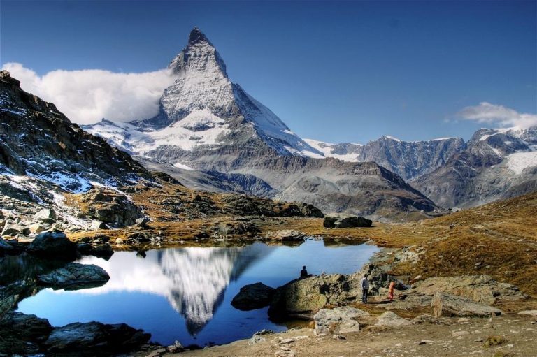 Mohutné horské masivy Alp jsou pro obchodníky dlouho velkou překážkou, kterou neumí překonat.