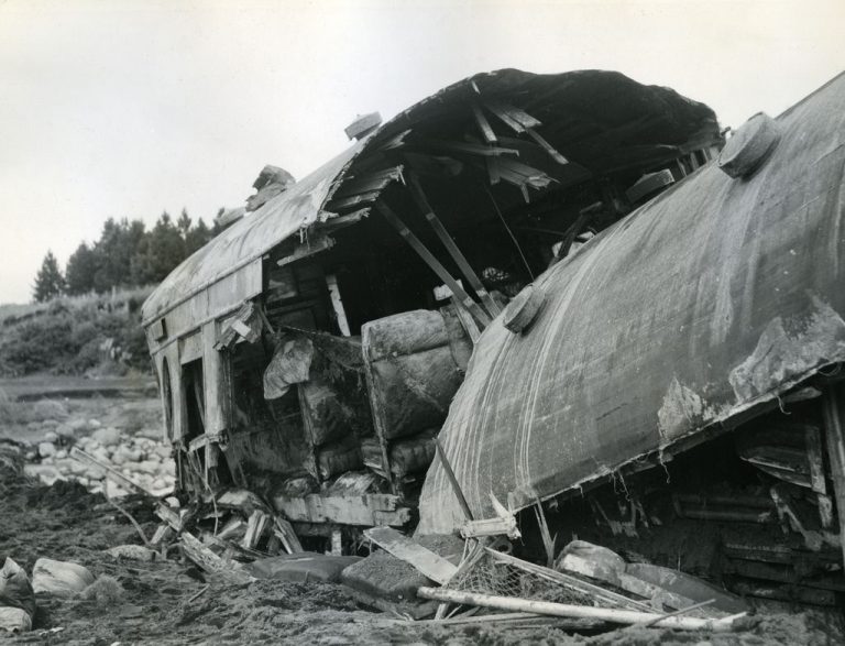 Při vlakovém neštěstí zemřelo celkem 151 lidí.