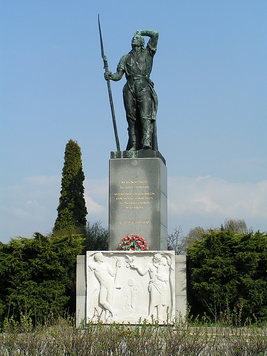Na památku hořkého konce selského povstání stojí u Chlumce památník.