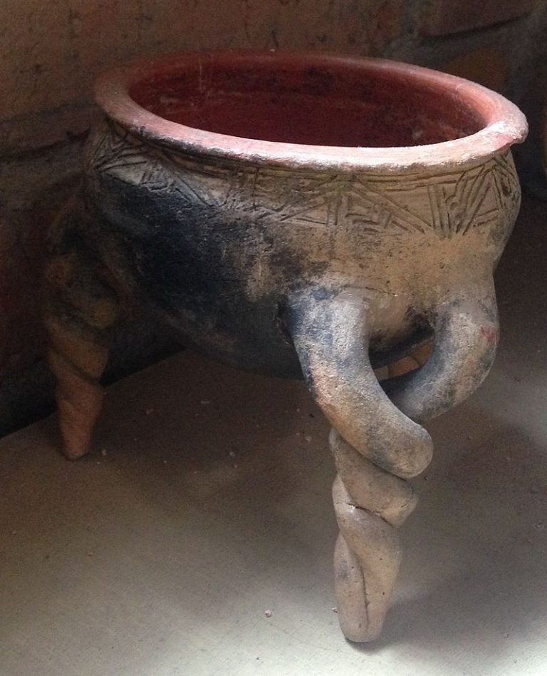 Guangalští řemeslníci vyráběli pozoruhodné keramické nádoby.