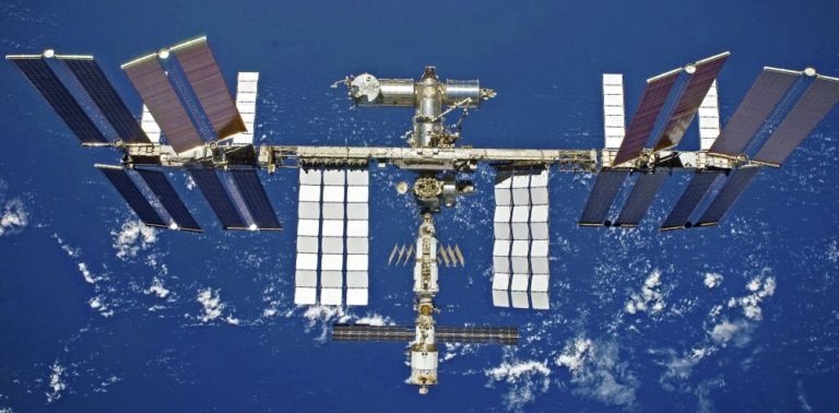 Mezinárodní vesmírná stanice, známější pod zkratkou ISS, je v současné době jediná trvale obydlená vesmírná stanice.