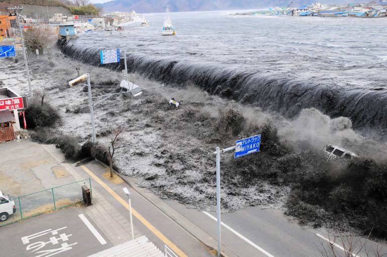 Oblast zasáhla velká vlna tsunami.