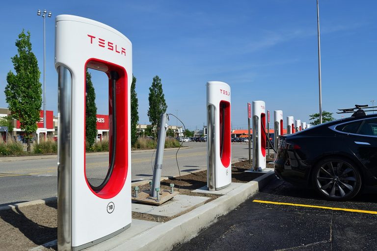 Chytré nabíjecí stanice elektromobilů Tesla
