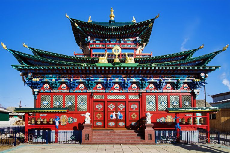 Barevný chrám je slavnému mnichovi od roku 2003 zasvěcen