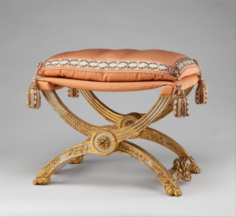 Stolička z doby Ludvíka XIV. je symbolem luxusu a zároveň pohodlnosti.
