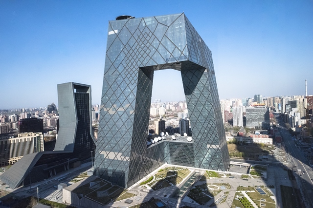 Architekt Rem Koolhaas o CCTV Headquarters prohlásil, že je to budova, kterou by Číňané nevymysleli a Evropané nepostavili.