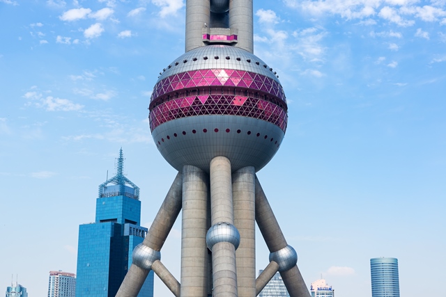 Se svými 468 metry byla televizní věž Perla Orientu nejvyšší budovou v Číně mezi lety 1994 až 2007, pak ji svou výškou překonala budova Shanghai World Financial Center.