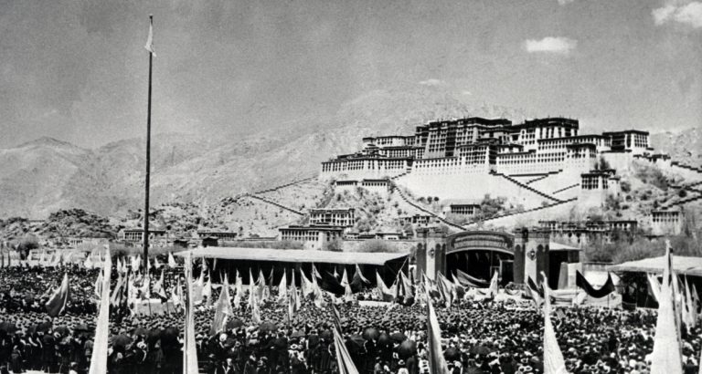 Tibet a jeho hlavní chrám v Lhase při povstání.