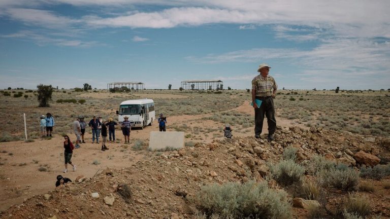 Do australské Maralingy se sjíždějí turisté, aby shlédli někdejší místo testování jaderných bomb.