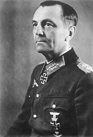 Velitel 6. armády Friderich Paulus žádá kapitulaci. Vůdce Adolf Hitler to rázně odmítá.