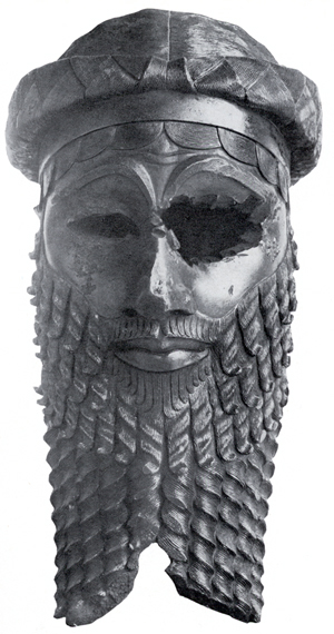 Bronzová hlava patří buďto Sargonovi, nebo jeho vnukovi Naram-sinovi.