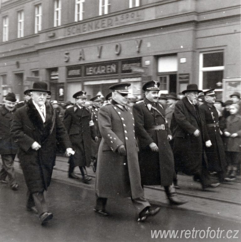 Generálu Janu Syrovému (uprostřed) se stane osudným období německé okupace Československa.