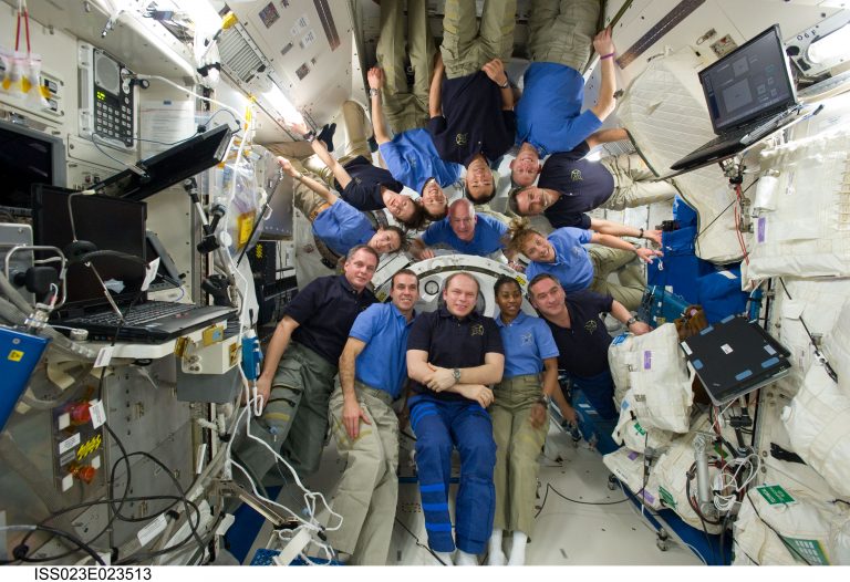 Astronauti ve vesmíru spíše povyrostou.