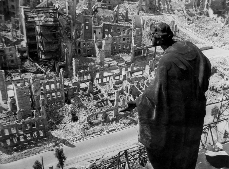 Bylo bombardování saských Drážďan něčím nezbytně nutným?