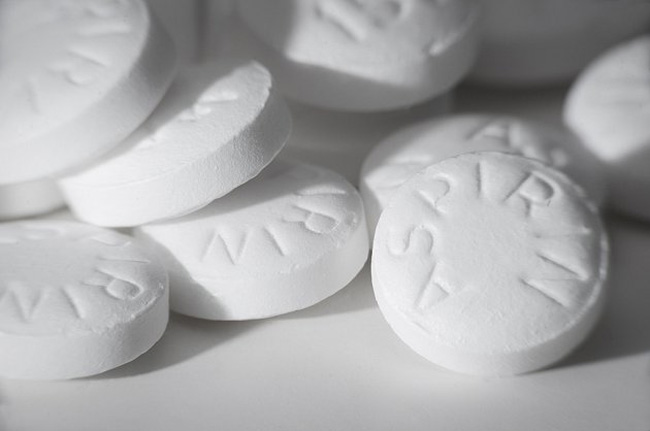 Od nepříjemné kyseliny saliciové ujde aspirin dlouhou cestu.