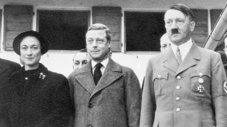 Koketování s politikou německého kancléře Adolfa Hitlera děsila nejednoho Brita.