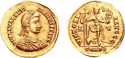 Valentinianus III. sice peníze razí, ale i tak je jich nedostatek.