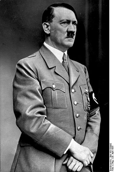 Úkolem je zničit astrální tělo nacistického vůdce Adolfa Hitlera.