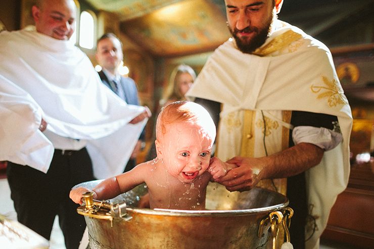 Koupel je častým prvkem rituálů, většina dětí z něj příliš radost nemá.