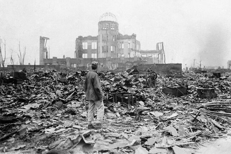 Město Hirošima po výcbuchu atomové bomby.