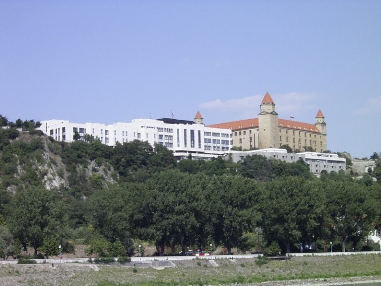 Hrad a Slovenská národní rada v Bratislavě