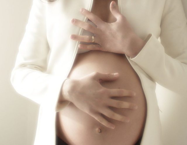 Křečové žíly se objevují hlavně u těhotných žen.