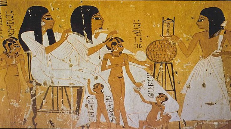 Egypťanky si uměly užívat života a také se výrazně líčily.